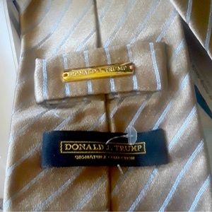 DONALD TRUMP SIGNATURE COLLECTION TIE